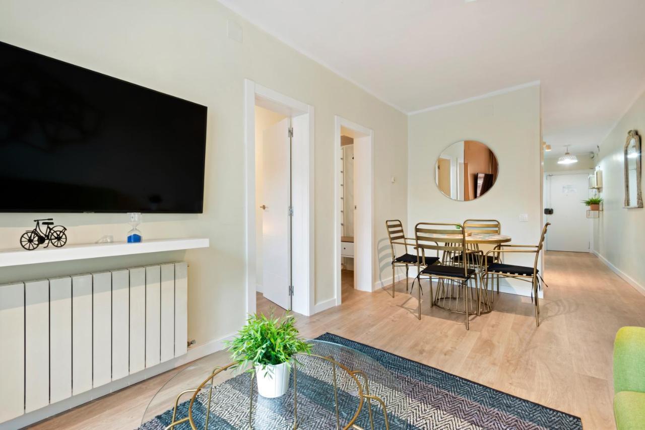 Tendency Apartments Forum 4 Сант Адриа де Бесос Екстериор снимка