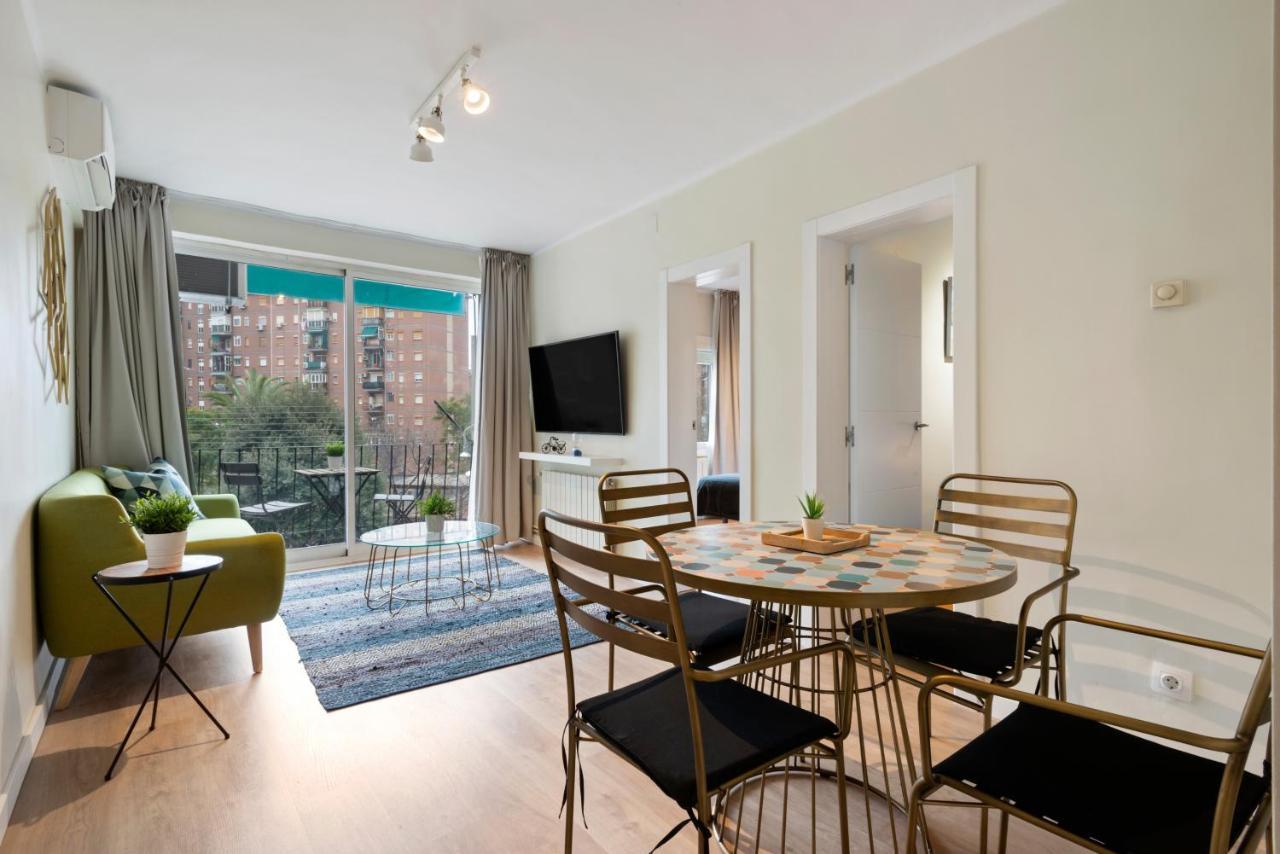 Tendency Apartments Forum 4 Сант Адриа де Бесос Екстериор снимка