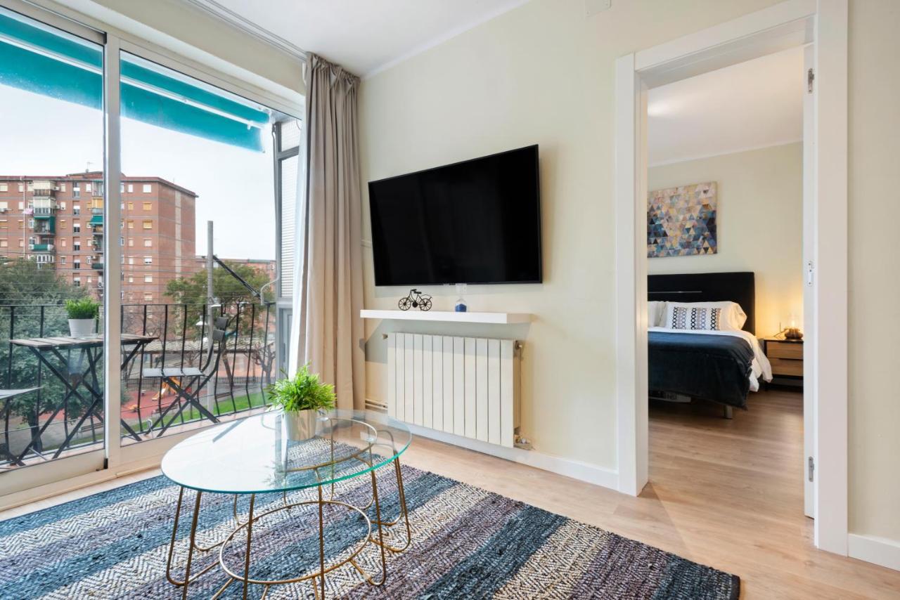 Tendency Apartments Forum 4 Сант Адриа де Бесос Екстериор снимка