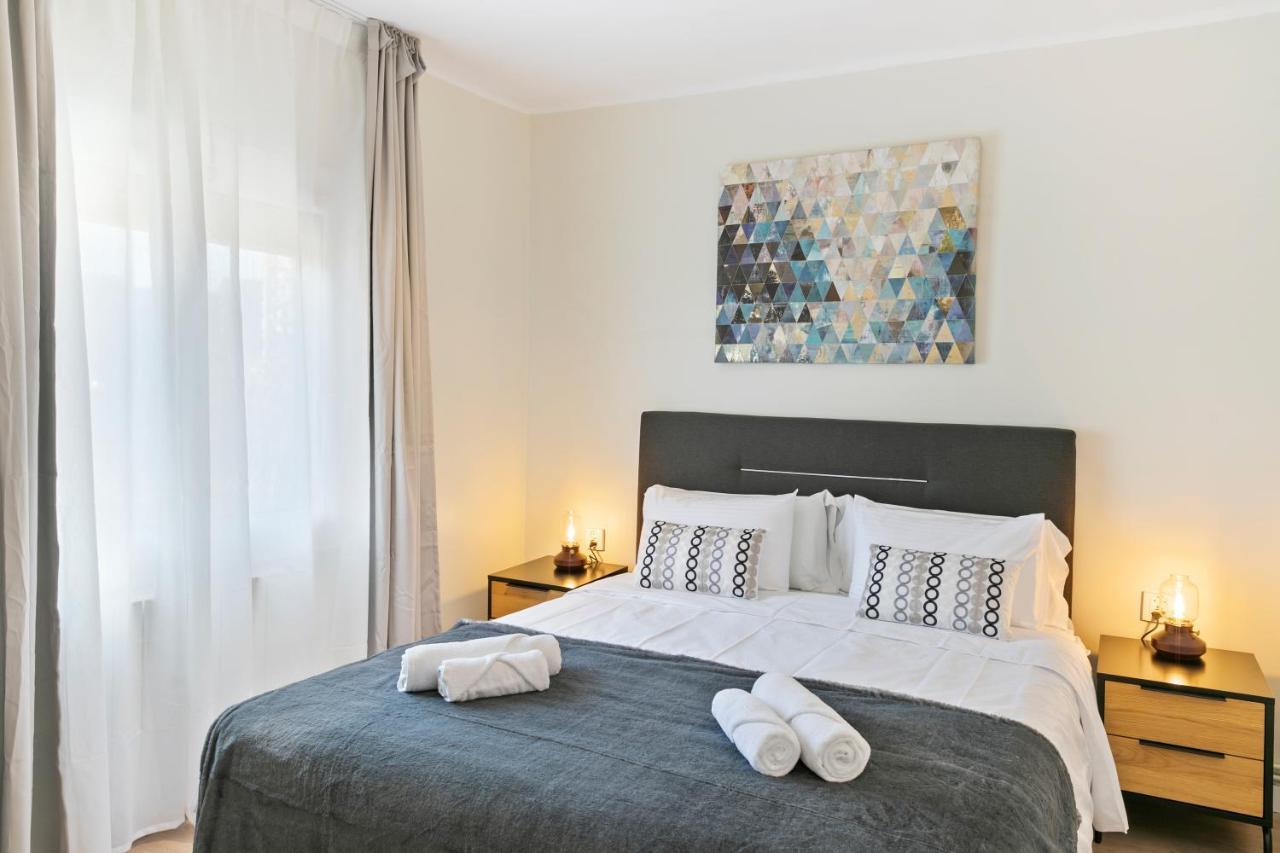 Tendency Apartments Forum 4 Сант Адриа де Бесос Екстериор снимка