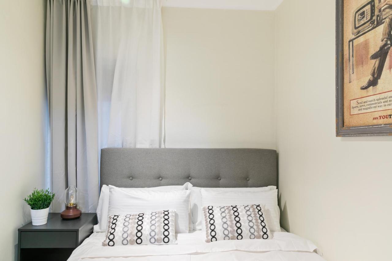 Tendency Apartments Forum 4 Сант Адриа де Бесос Екстериор снимка